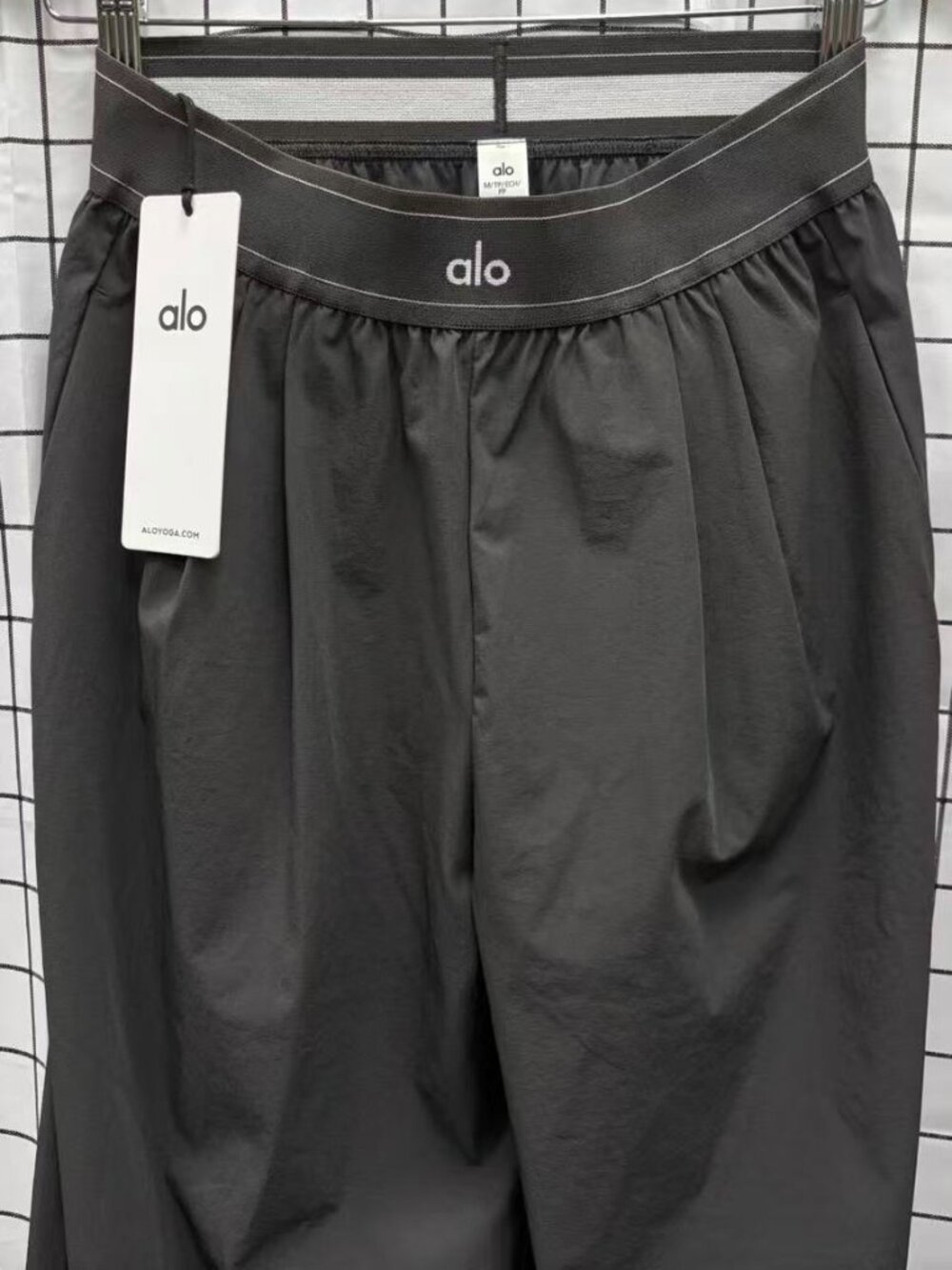 NWT ALO Yoga Women's Dark Grey Suit Pants  Comfortable Fit🏃‍♀️Regular Size 🛋️ - Picture 4 of 7